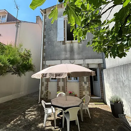 Holiday home Maison 2 Aux Sables-d'olonne, A 100m De La Et Du Marche Arago - Fr-1-197-586