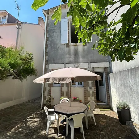 Casa de Férias Maison 2 Aux Sables-d'olonne, à 100m De La Et Du Marché Arago - Fr-1-197-586